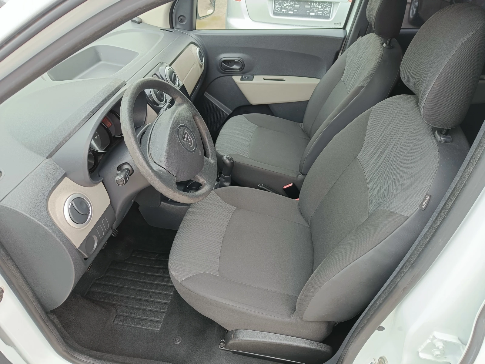 Dacia Lodgy 1.2 BARTER 116, снимка 9 - Автомобили и джипове - 54291790