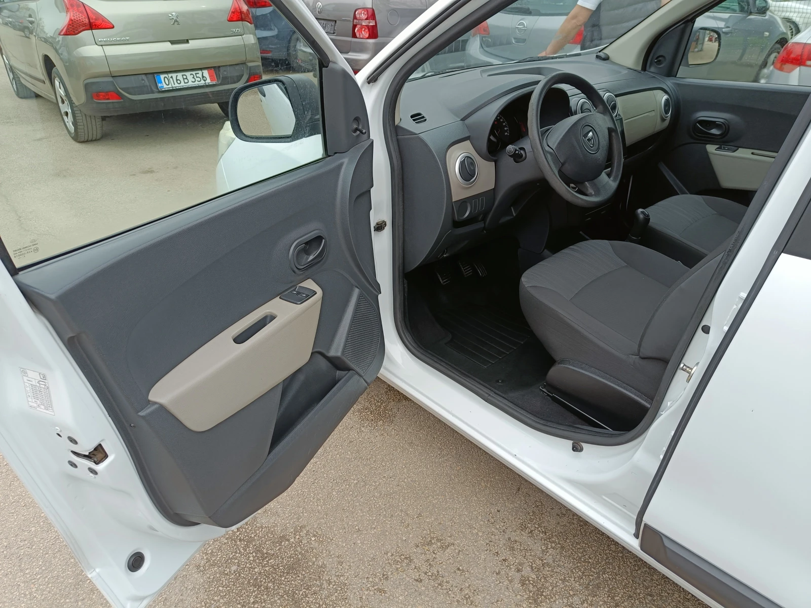 Dacia Lodgy 1.2 BARTER 116, снимка 10 - Автомобили и джипове - 54291790