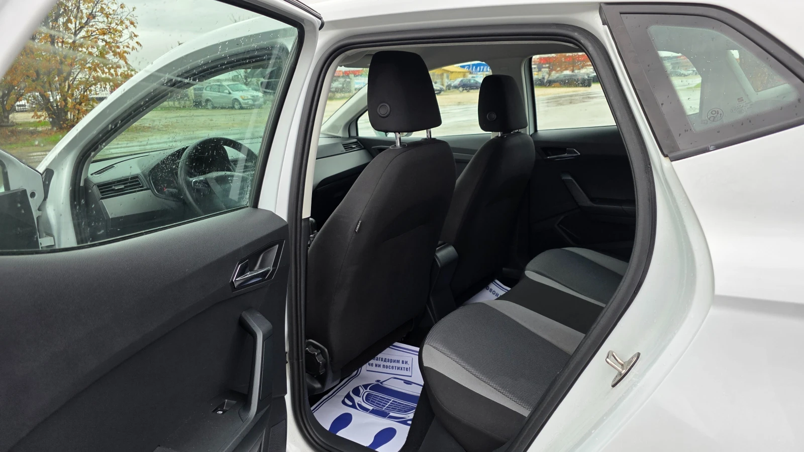 Seat Ibiza ЧИСТО НОВА, снимка 9 - Автомобили и джипове - 54487604