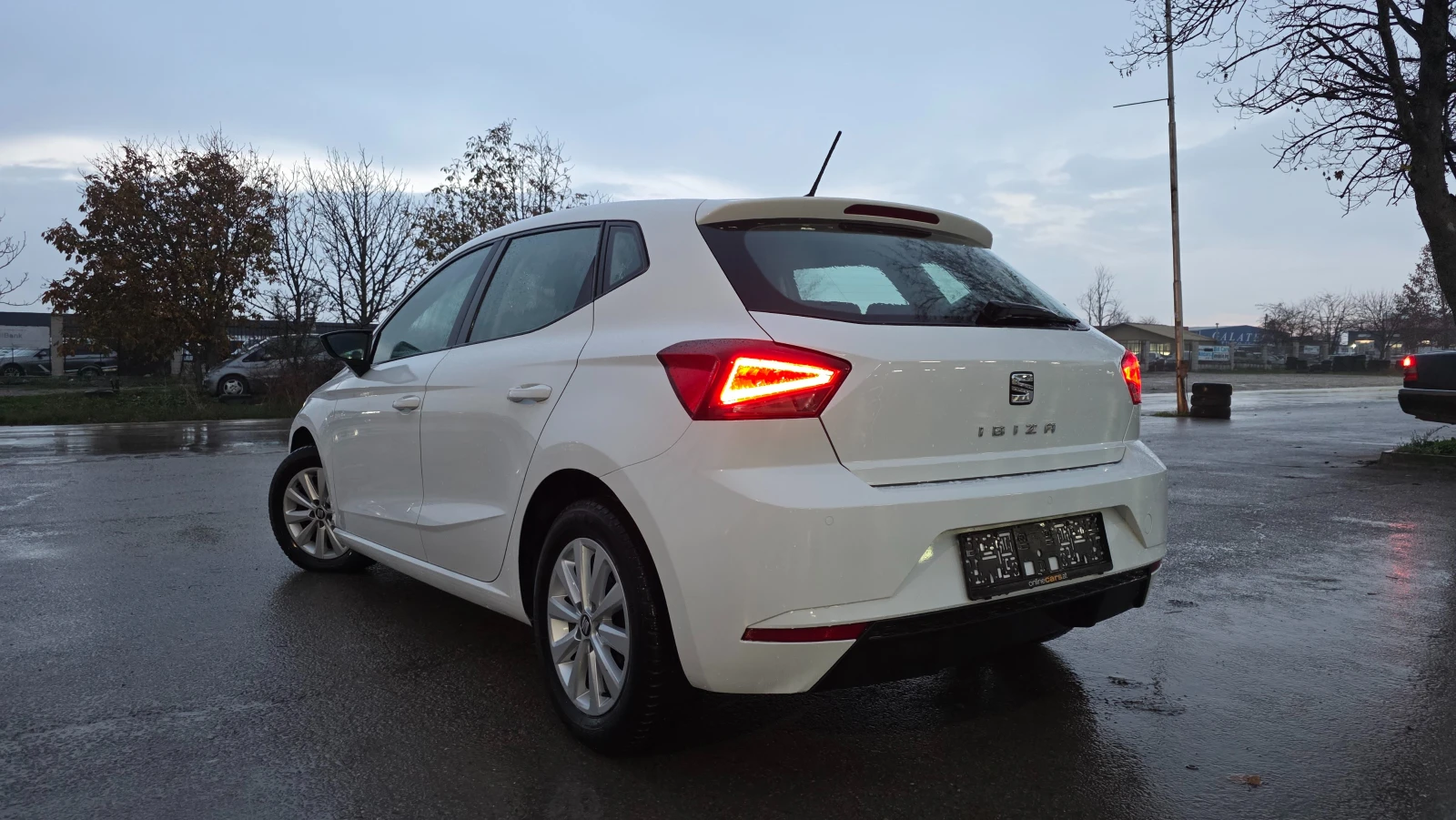 Seat Ibiza ЧИСТО НОВА, снимка 5 - Автомобили и джипове - 54487604