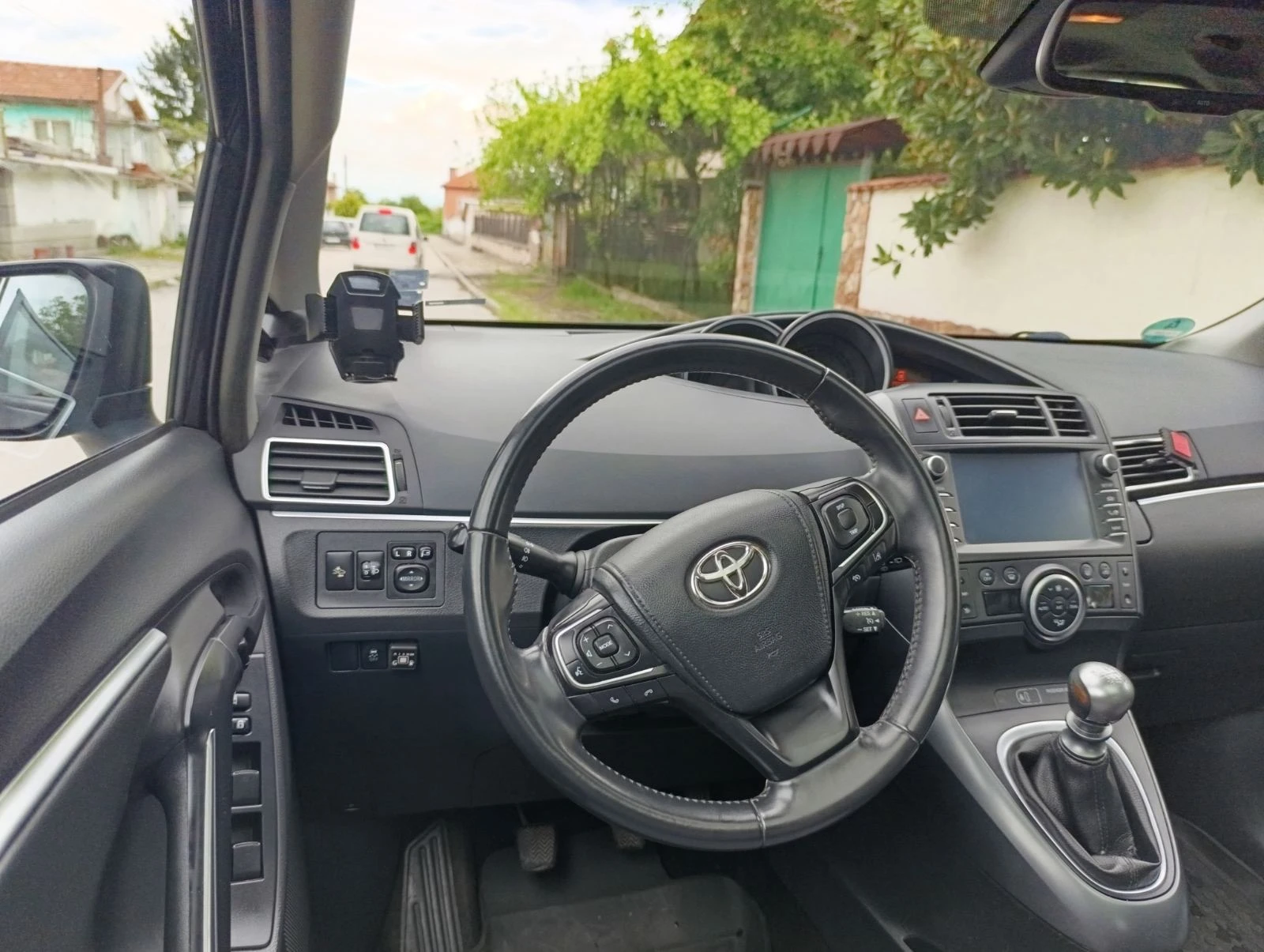 Toyota Verso, снимка 10 - Автомобили и джипове - 54786368