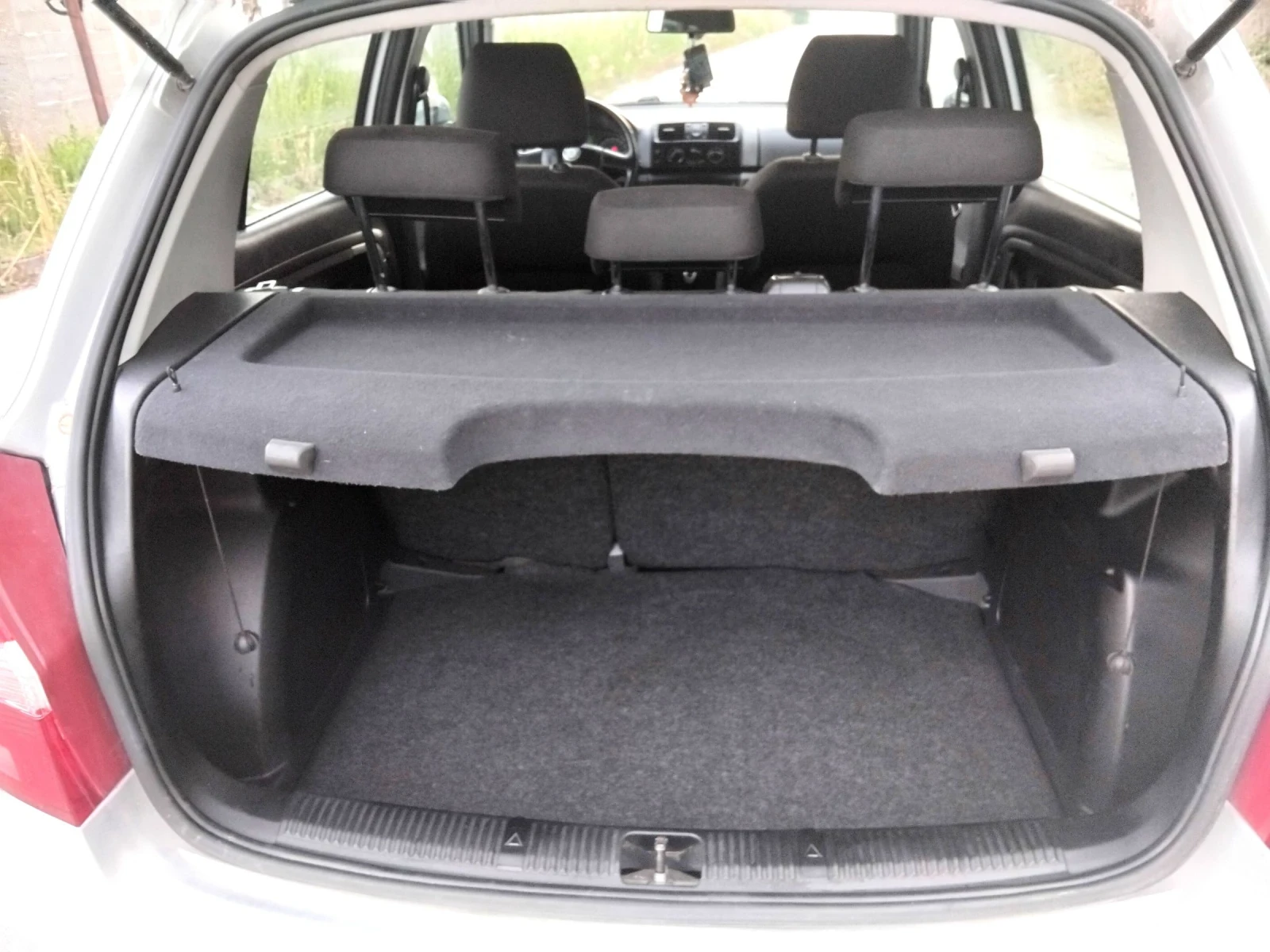 Skoda Fabia 1.2i.65k + КЛИМА + ГАЗОВ ИНЖЕКЦИОН. 2012г., снимка 11 - Автомобили и джипове - 54884168