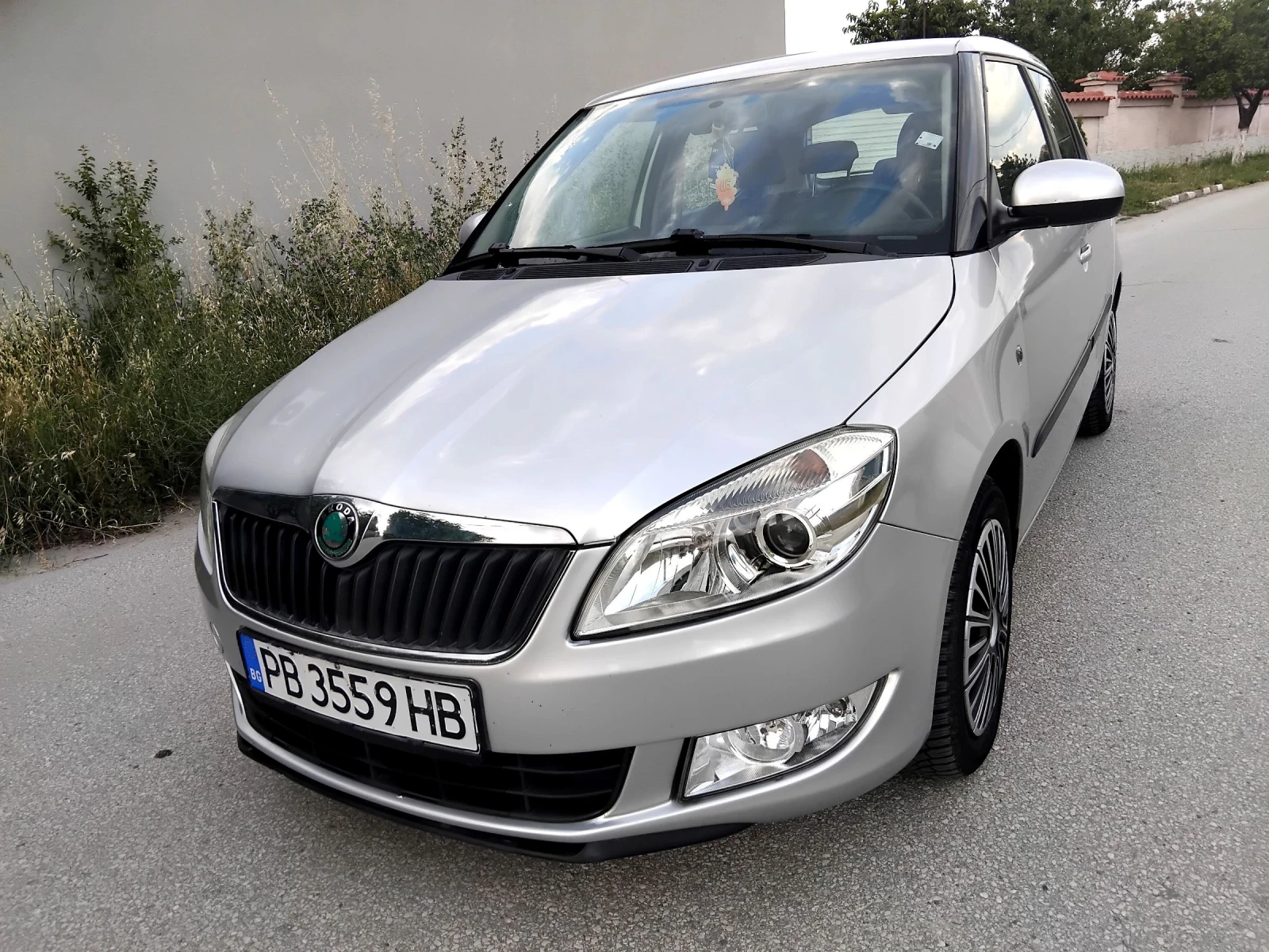Skoda Fabia 1.2i.65k + КЛИМА + ГАЗОВ ИНЖЕКЦИОН. 2012г., снимка 2 - Автомобили и джипове - 54884168