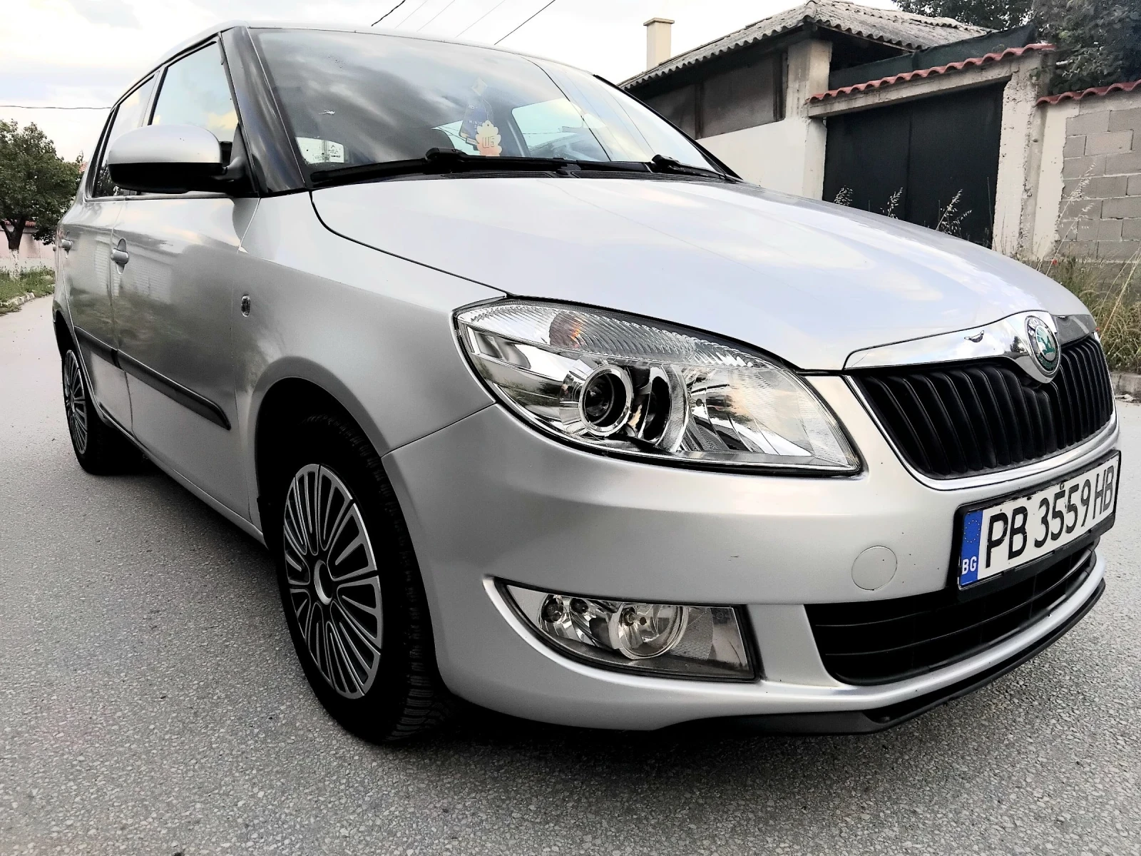 Skoda Fabia 1.2i.65k + КЛИМА + ГАЗОВ ИНЖЕКЦИОН. 2012г., снимка 6 - Автомобили и джипове - 54884168