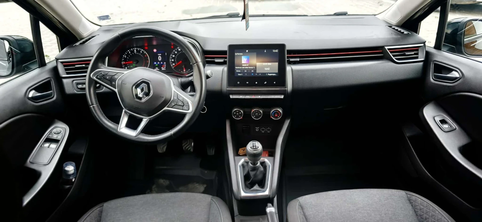 Renault Clio 1.0 tCe, снимка 11 - Автомобили и джипове - 55403984