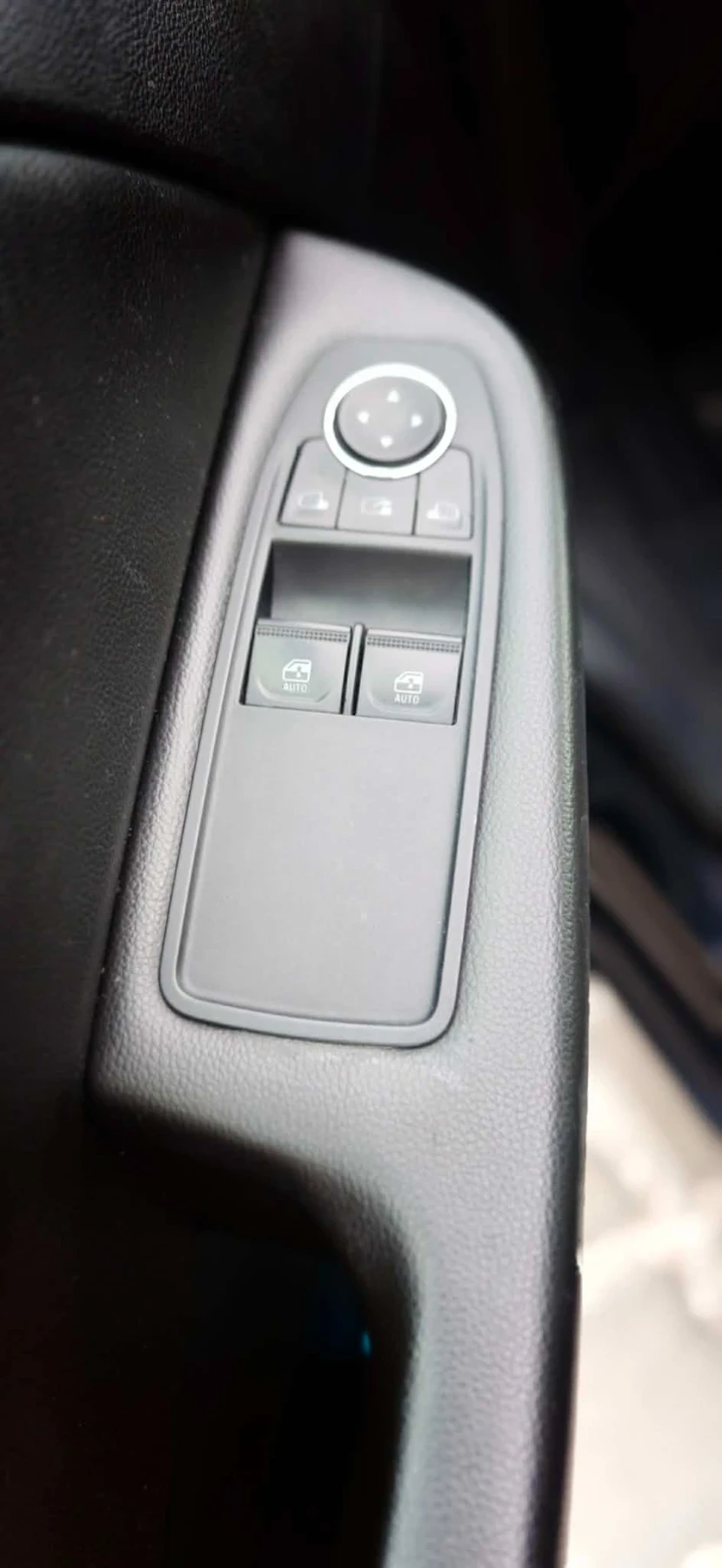 Renault Clio 1.0 tCe, снимка 12 - Автомобили и джипове - 55403984