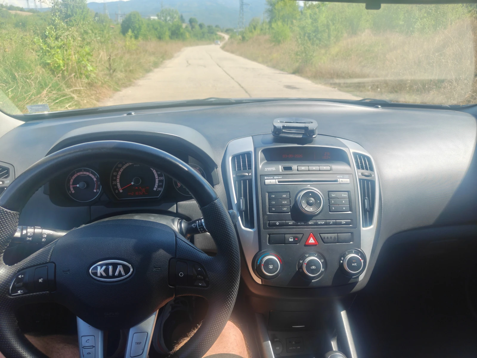 Kia Ceed 1.6 i, снимка 8 - Автомобили и джипове - 55939472
