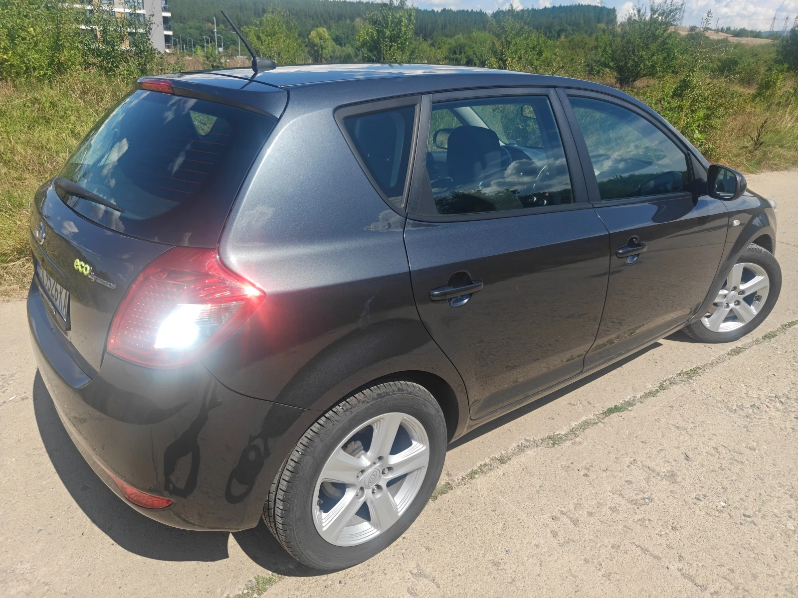 Kia Ceed 1.6 i, снимка 3 - Автомобили и джипове - 55939472