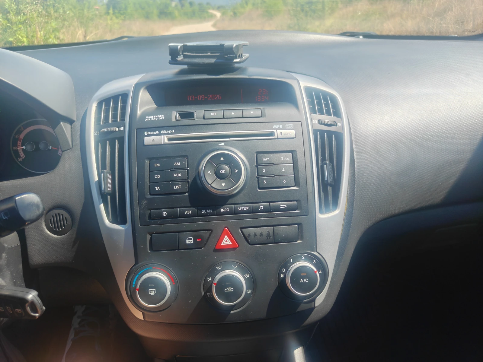 Kia Ceed 1.6 i, снимка 10 - Автомобили и джипове - 55939472
