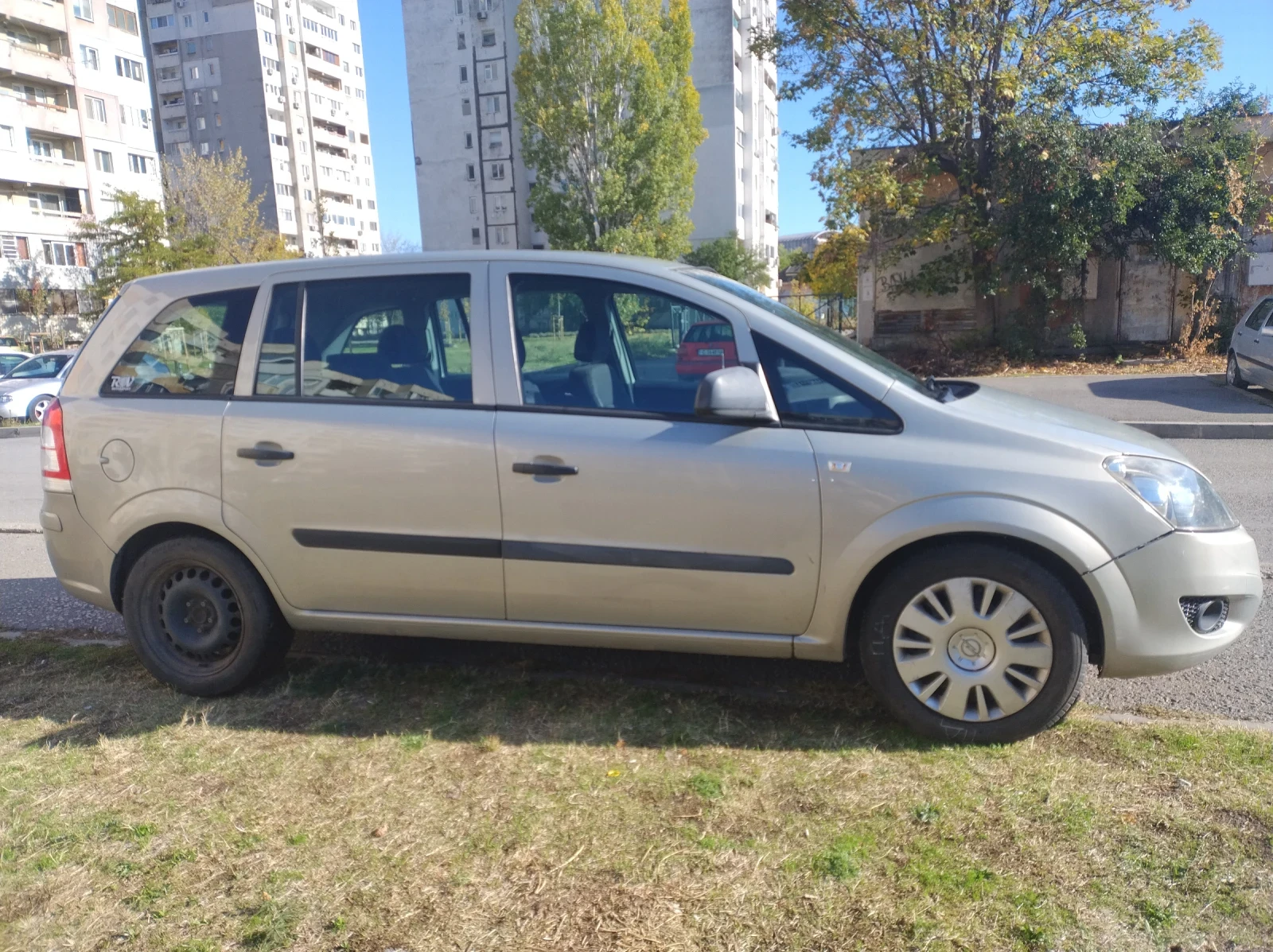 Opel Zafira, снимка 2 - Автомобили и джипове - 56627384