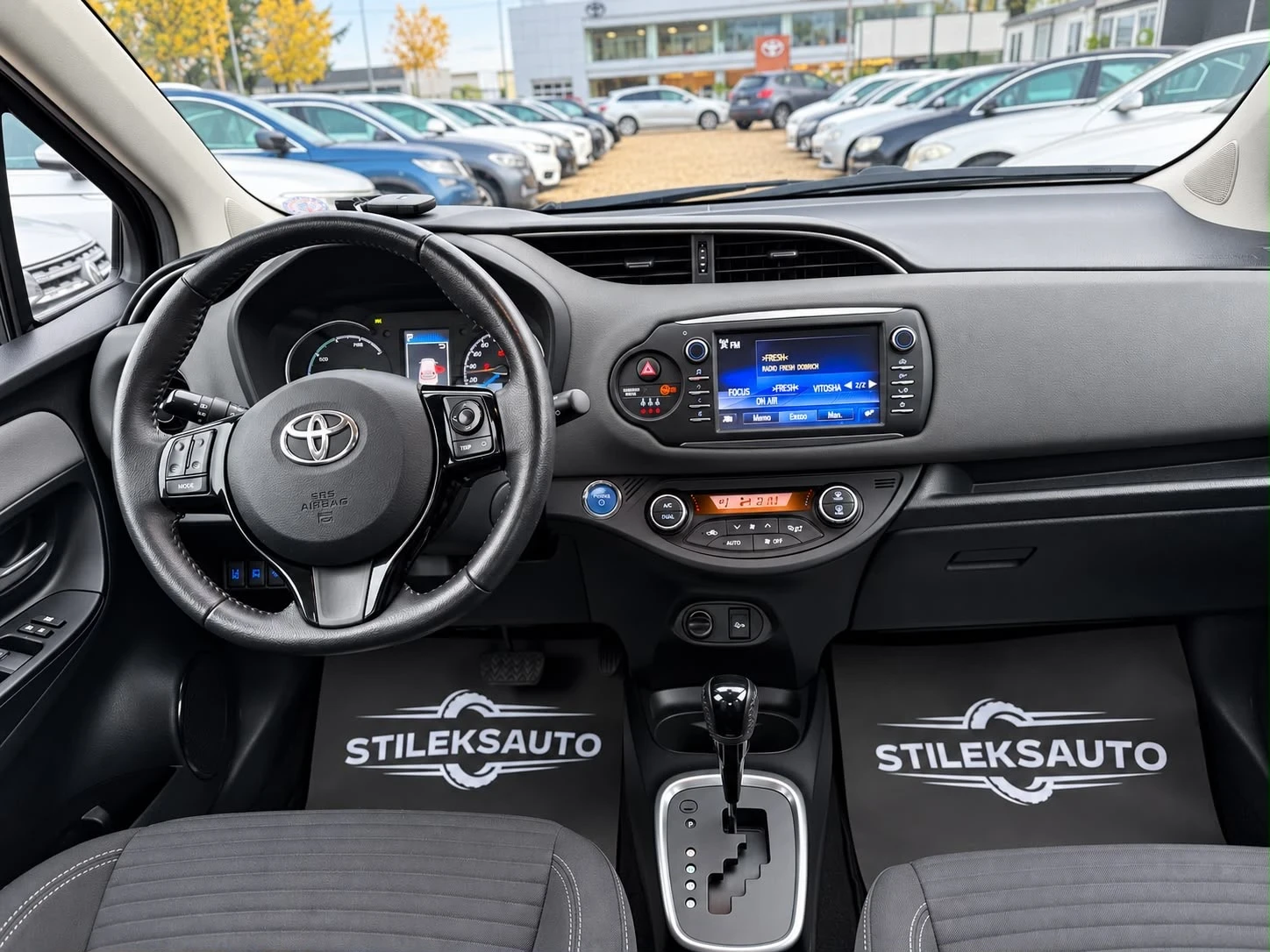 Toyota Yaris АВТОМАТИК-ХИБРИД, снимка 6 - Автомобили и джипове - 56746524