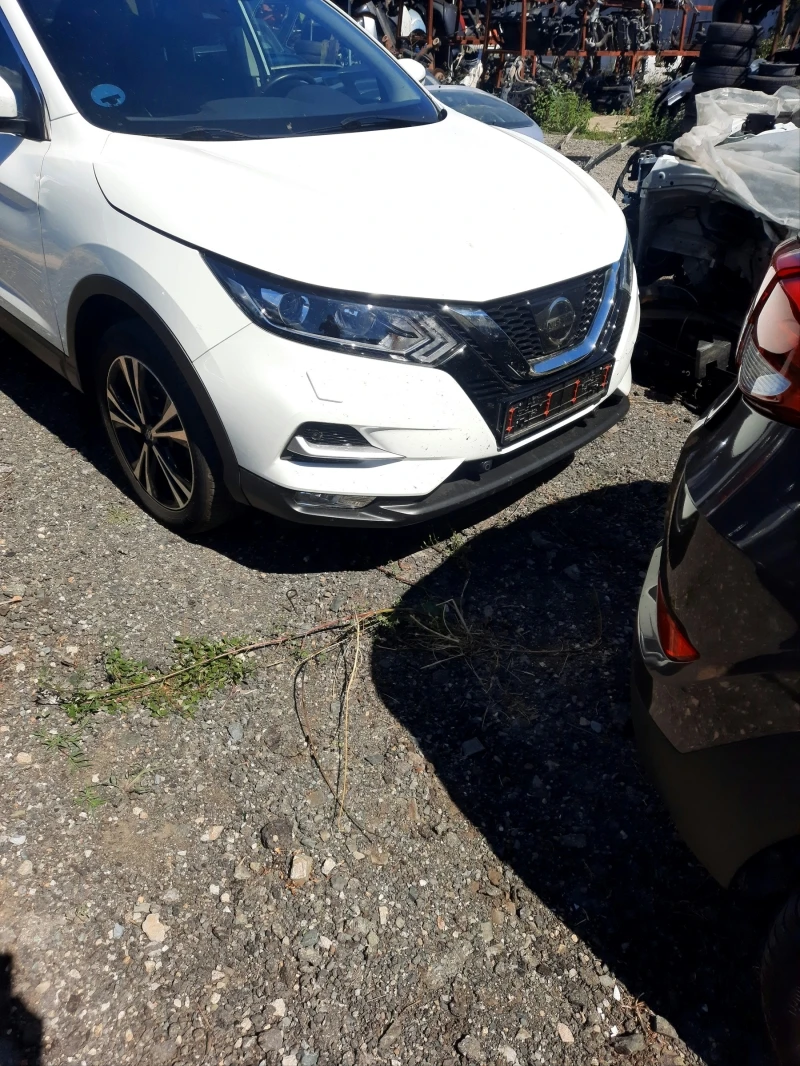 Nissan Qashqai 1.6 Turbo, снимка 1 - Автомобили и джипове - 42335433