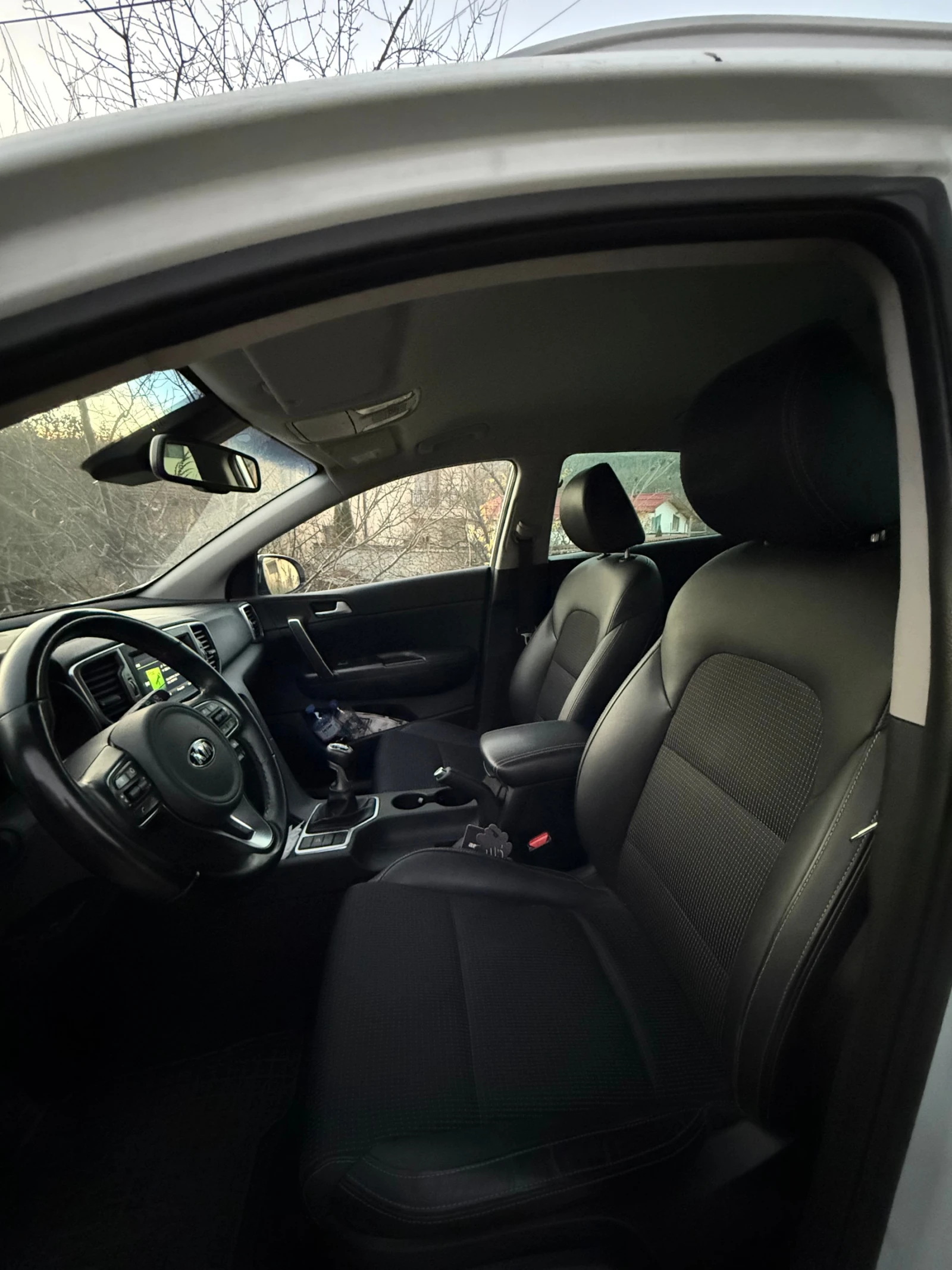 Kia Sportage, снимка 12 - Автомобили и джипове - 54359613