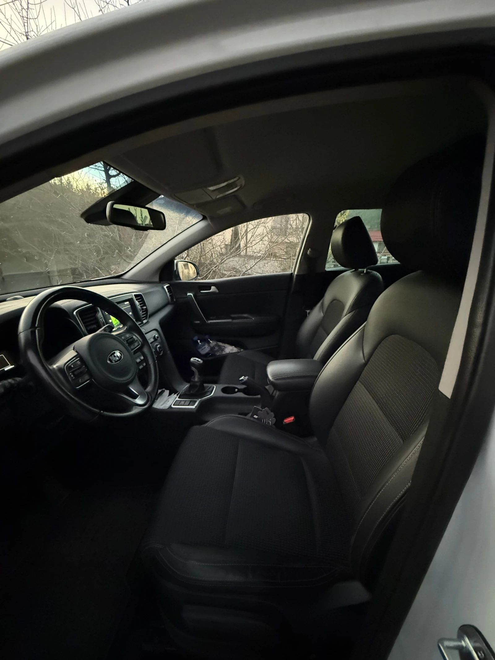 Kia Sportage, снимка 8 - Автомобили и джипове - 54359613