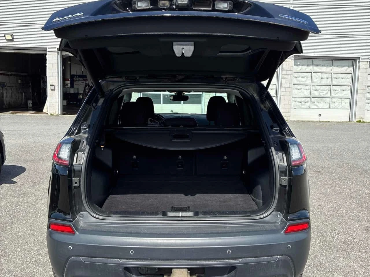 Jeep Cherokee * North * CARFAX * ПОДГРЕВИ * KEYLESS, снимка 13 - Автомобили и джипове - 54619779