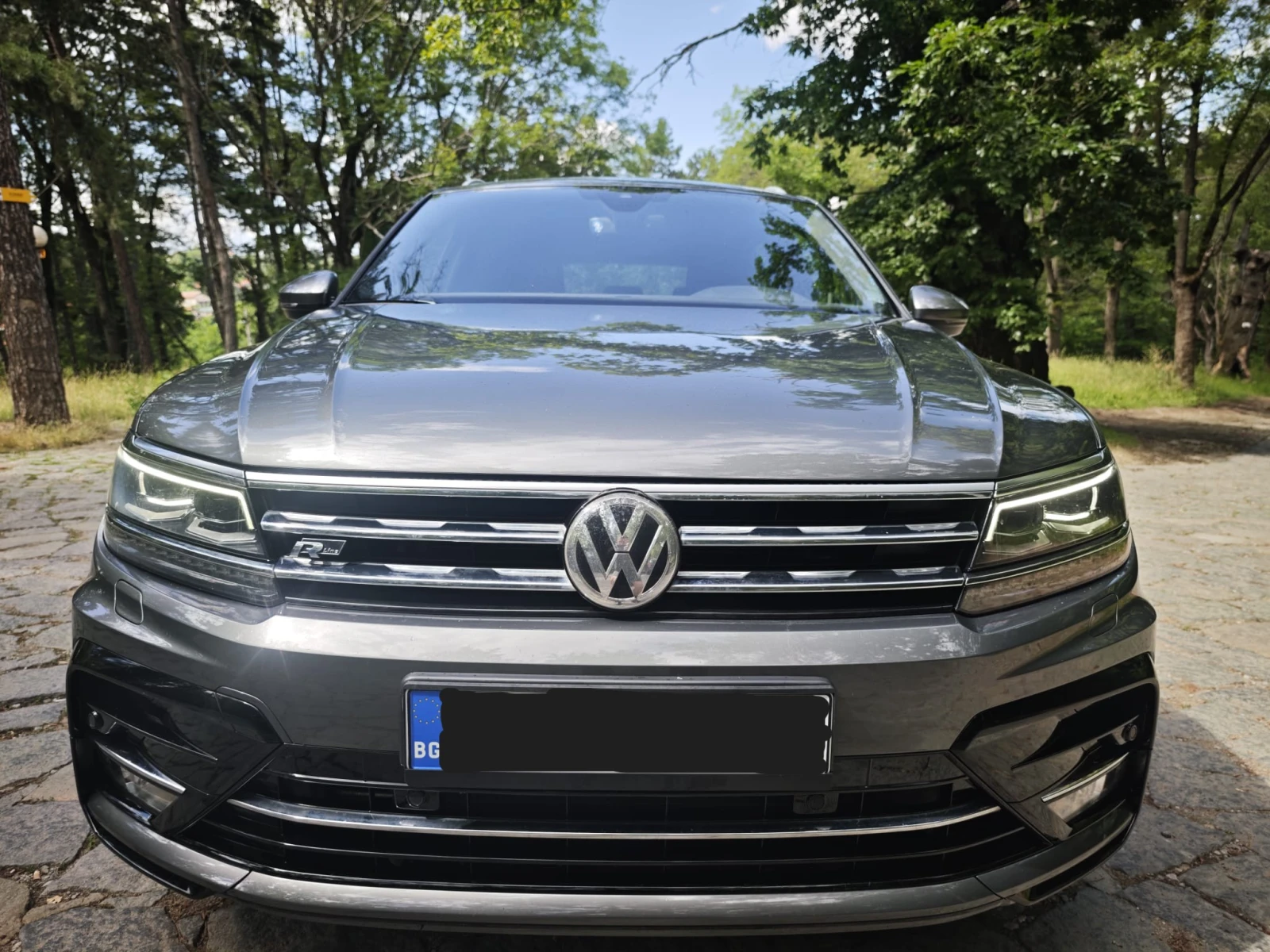 VW Tiguan 2.0 TDI 4MOTION R-Line, снимка 4 - Автомобили и джипове - 55143337