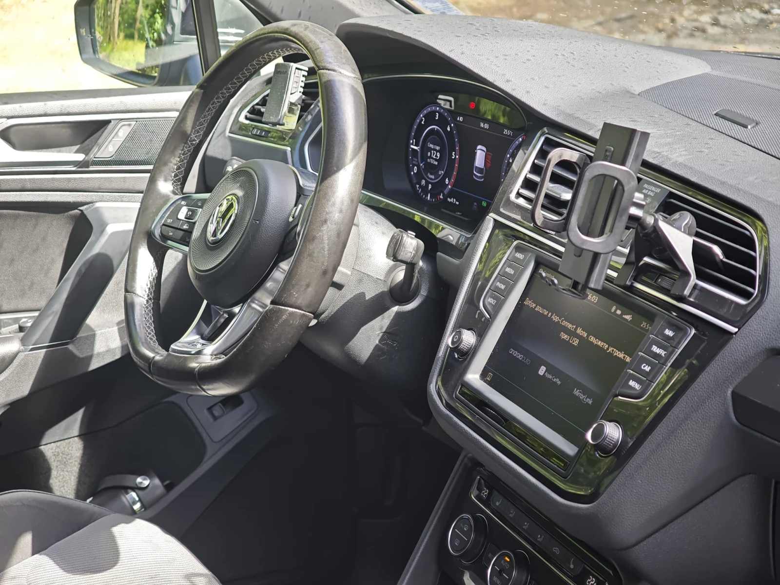 VW Tiguan 2.0 TDI 4MOTION R-Line, снимка 12 - Автомобили и джипове - 55143337