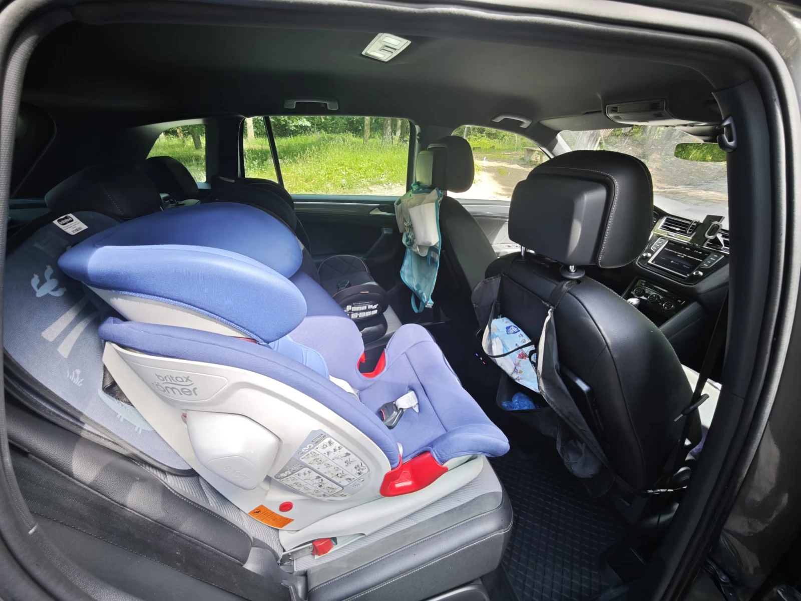 VW Tiguan 2.0 TDI 4MOTION R-Line, снимка 17 - Автомобили и джипове - 55143337