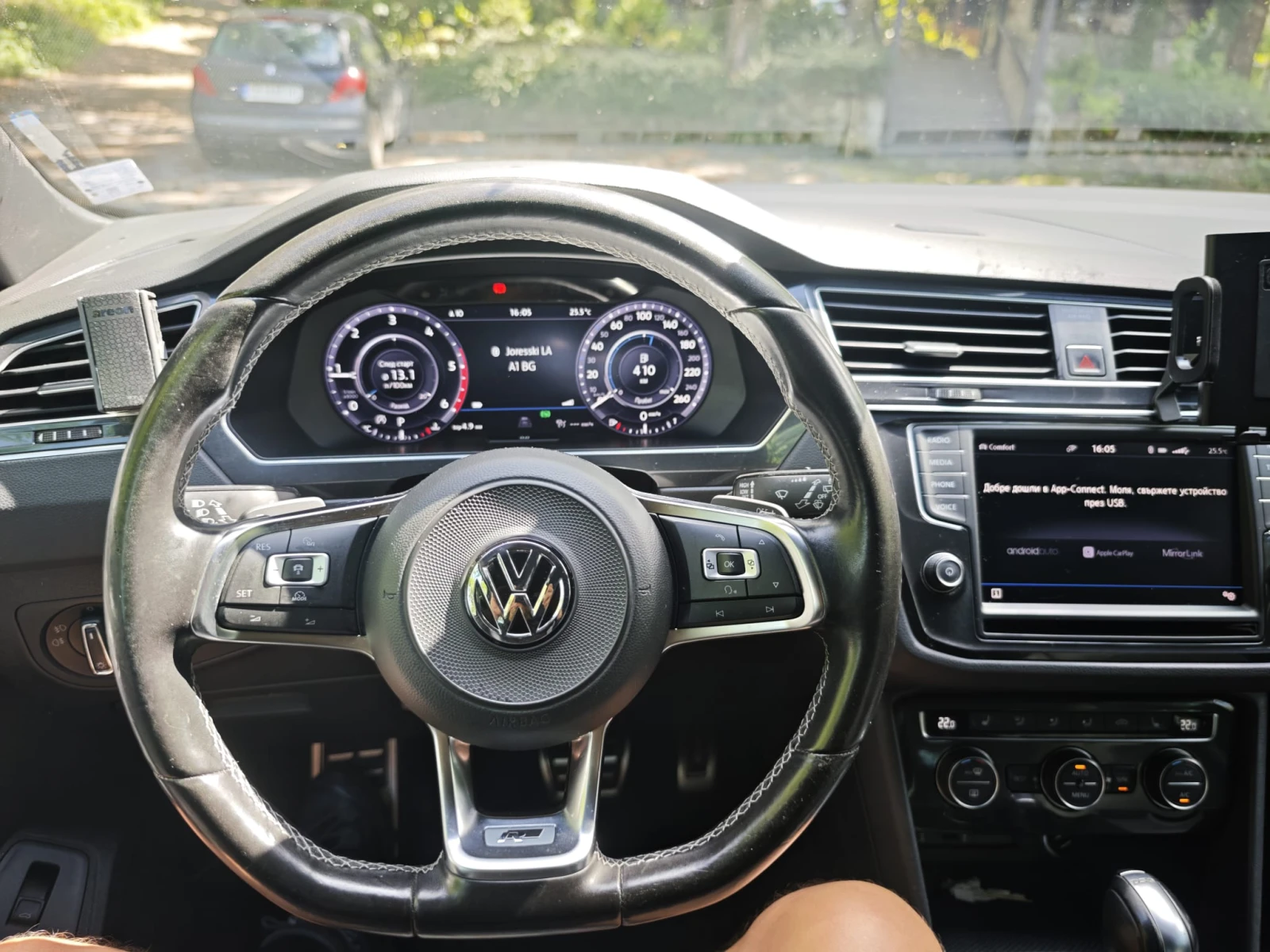 VW Tiguan 2.0 TDI 4MOTION R-Line, снимка 11 - Автомобили и джипове - 55143337