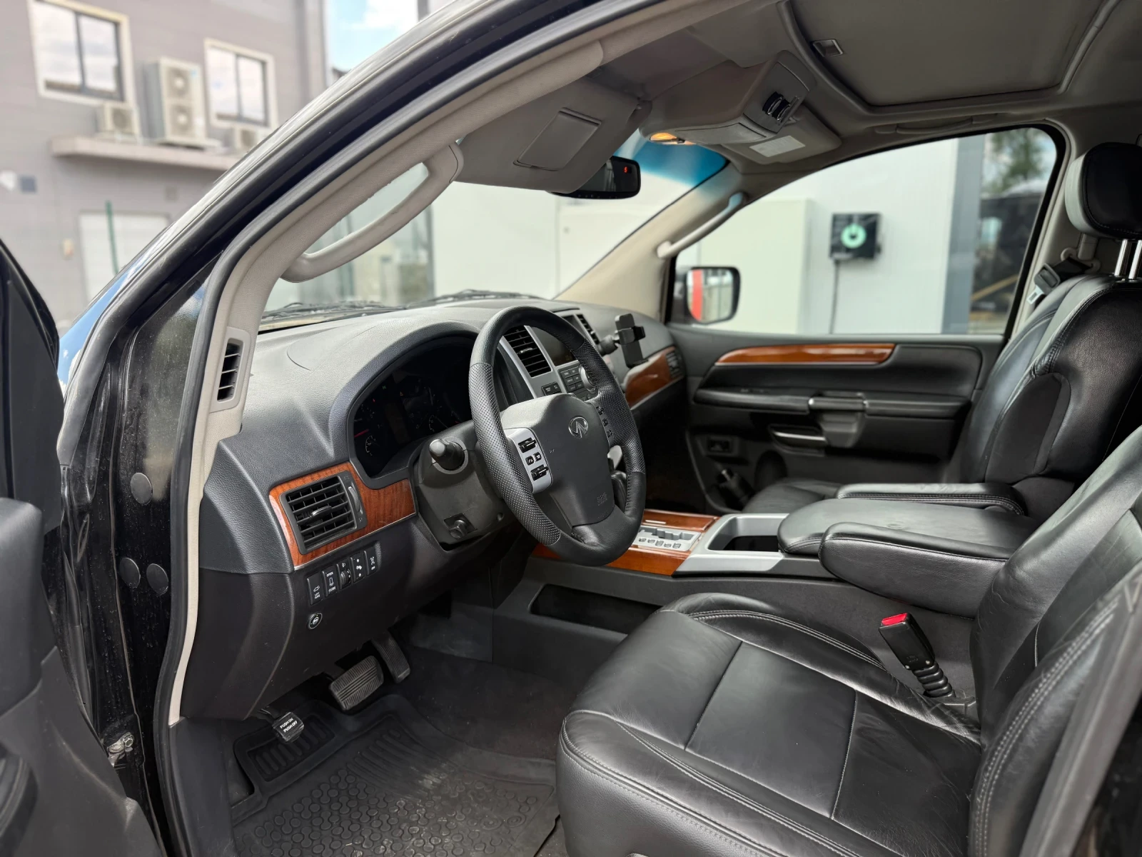 Infiniti QX56, снимка 7 - Автомобили и джипове - 55166544