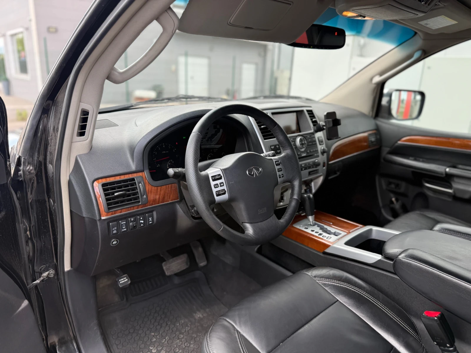 Infiniti QX56, снимка 9 - Автомобили и джипове - 55166544