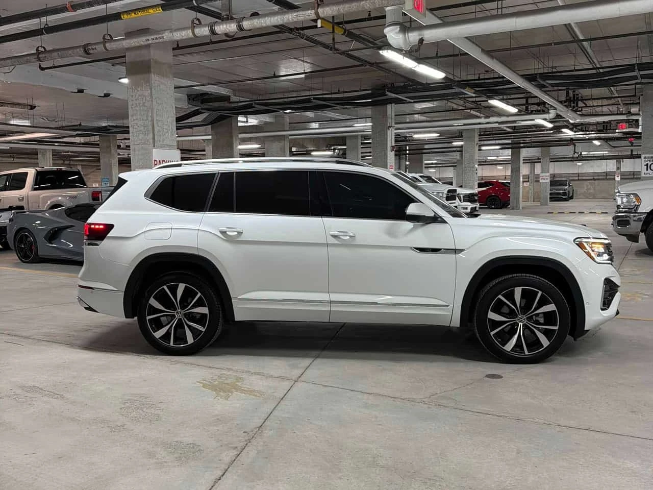 VW Atlas * Execline * CARFAX * ОБДУХВАНЕ * ПАНО * 6 МЕСТА *, снимка 3 - Автомобили и джипове - 56224984
