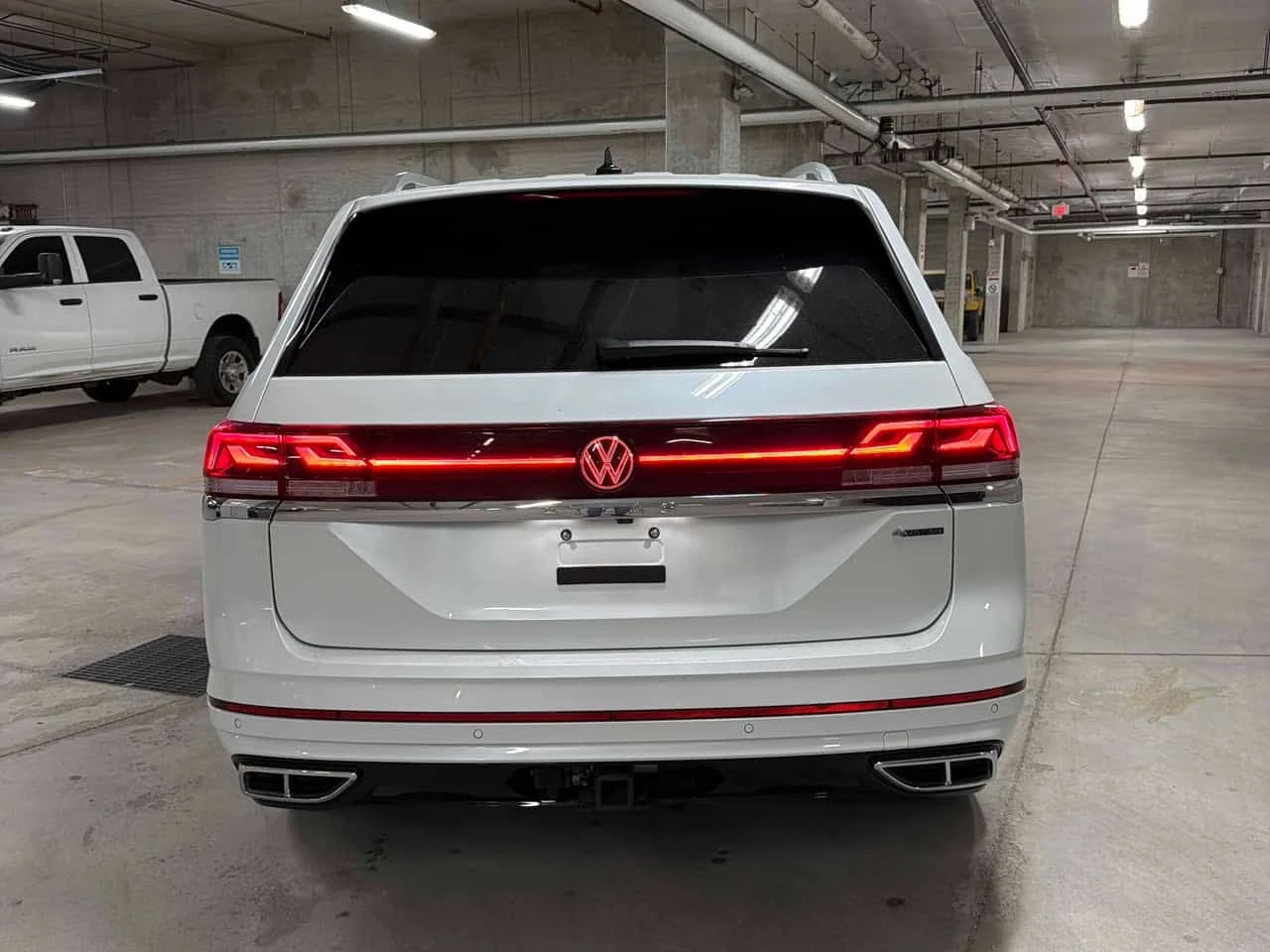 VW Atlas * Execline * CARFAX * ОБДУХВАНЕ * ПАНО * 6 МЕСТА *, снимка 4 - Автомобили и джипове - 56224984
