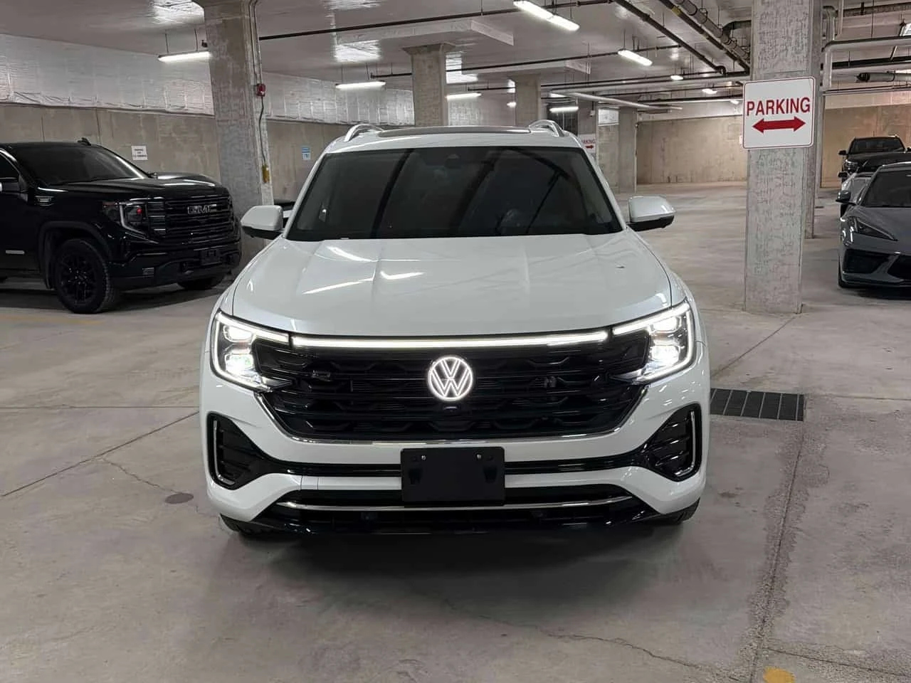 VW Atlas * Execline * CARFAX * ОБДУХВАНЕ * ПАНО * 6 МЕСТА *, снимка 6 - Автомобили и джипове - 56224984