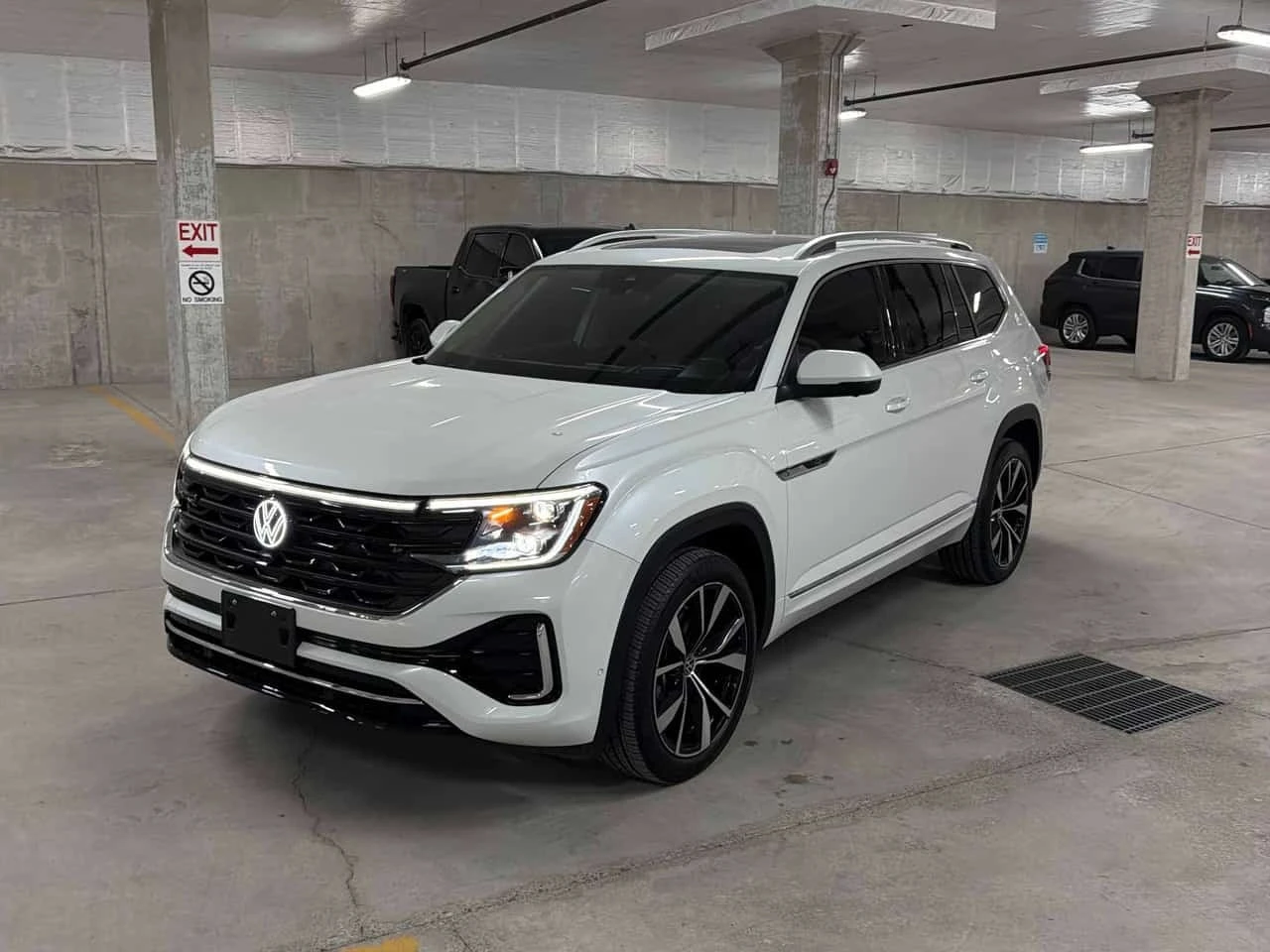 VW Atlas * Execline * CARFAX * ОБДУХВАНЕ * ПАНО * 6 МЕСТА *