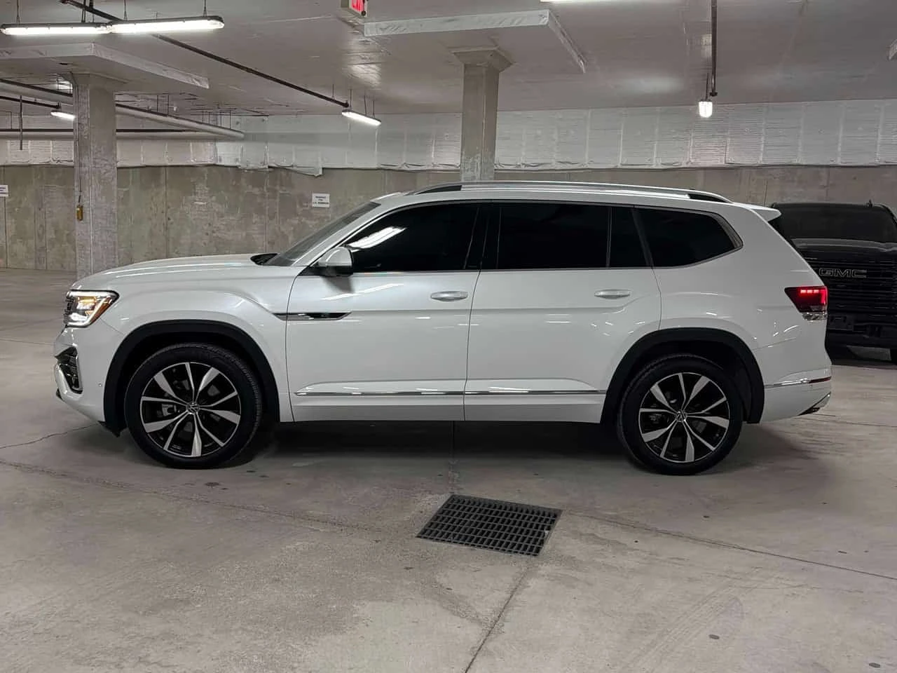 VW Atlas * Execline * CARFAX * ОБДУХВАНЕ * ПАНО * 6 МЕСТА *, снимка 2 - Автомобили и джипове - 56224984
