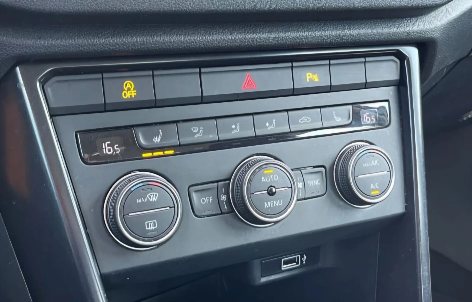 VW T-Roc 1.6TDI   Учебен, снимка 13 - Автомобили и джипове - 56705323