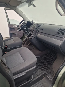 VW Multivan 2.5TDi, снимка 16 - Бусове и автобуси - 53644693