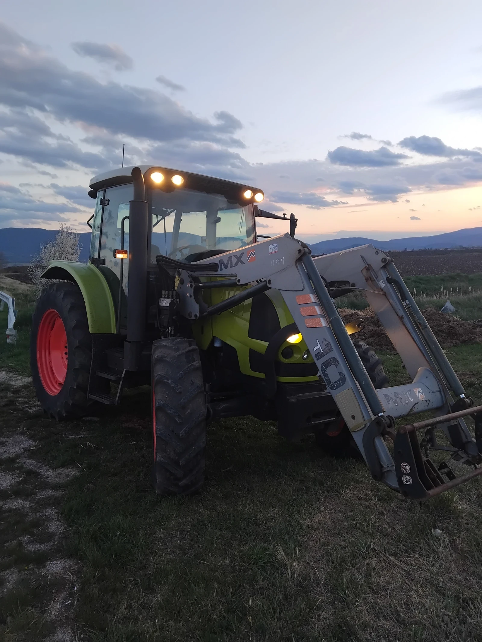 Трактор Claas Ares 557, снимка 2 - Селскостопанска техника - 54368555