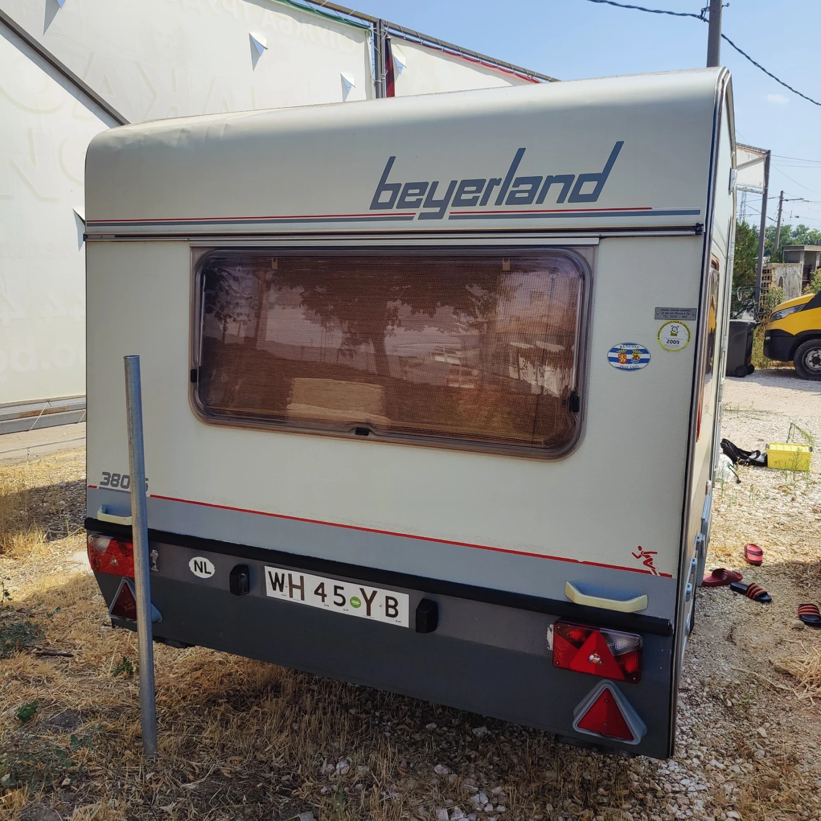 Каравана Beyerland 380-B, снимка 2 - Каравани и кемпери - 55849559