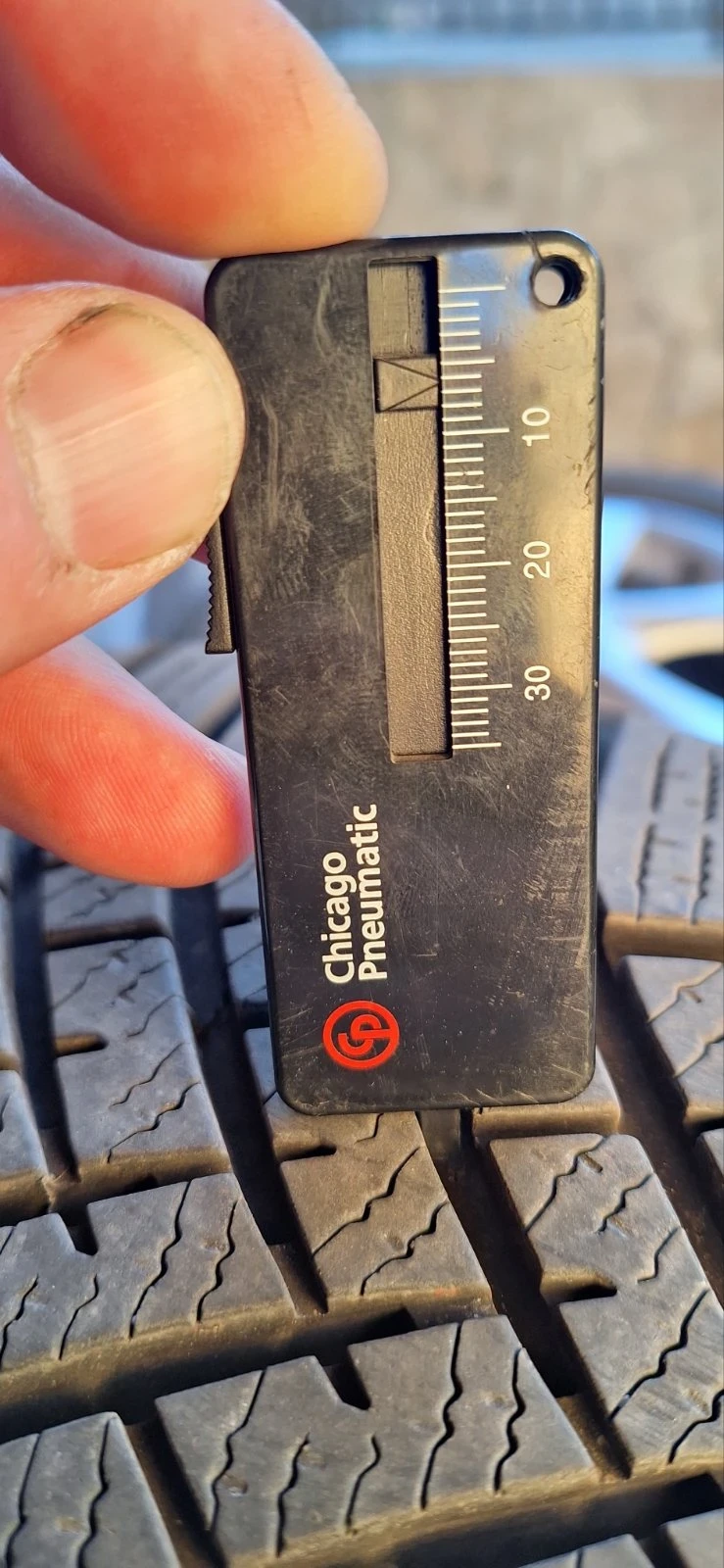 Гуми Зимни 225/45R17, снимка 5 - Гуми и джанти - 54319896