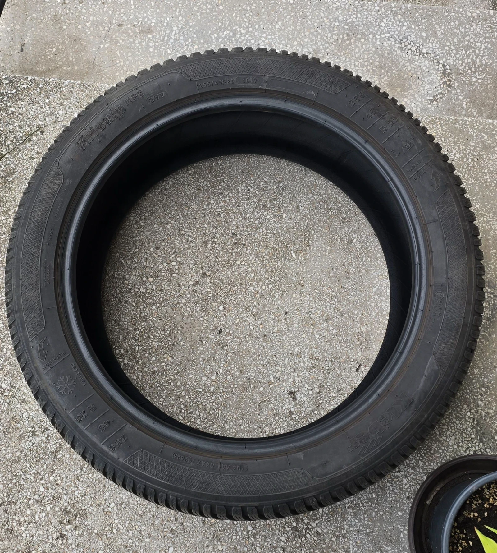 Гуми Зимни 255/45R20, снимка 7 - Гуми и джанти - 56446813