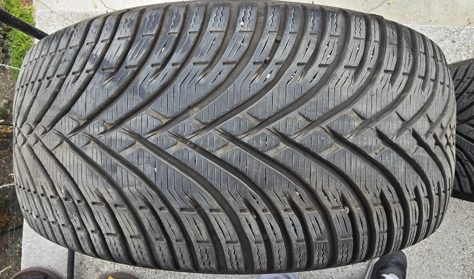 Гуми Зимни 255/45R20, снимка 6 - Гуми и джанти - 56446813