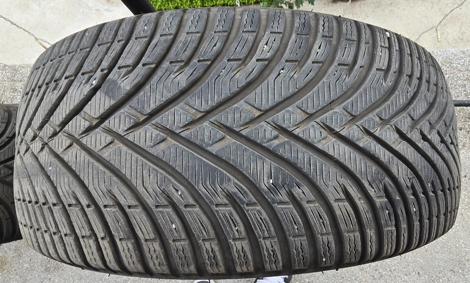 Гуми Зимни 255/45R20, снимка 8 - Гуми и джанти - 56446813