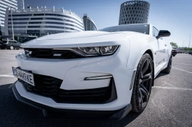     Chevrolet Camaro * V8 * 2SS + 1LE * Summit White (CARFAX)