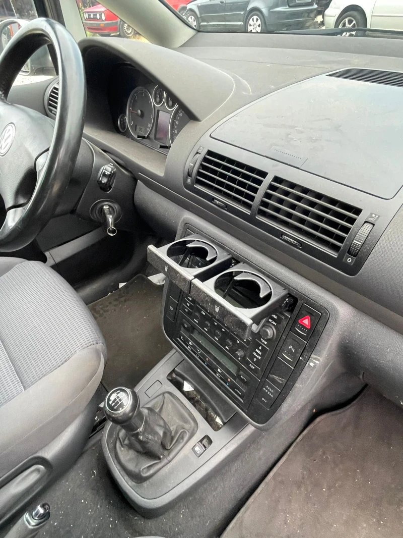 VW Sharan 2.0тди, снимка 10 - Автомобили и джипове - 45089969