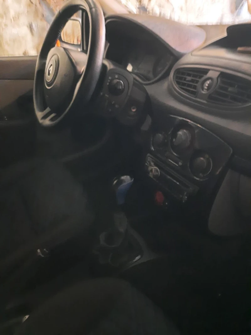 Renault Clio, снимка 4 - Автомобили и джипове - 48012229