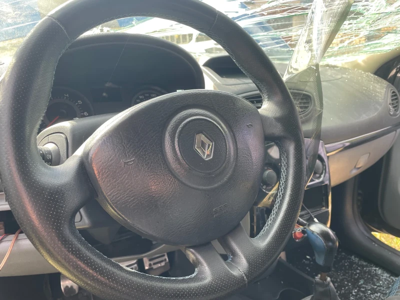 Renault Clio, снимка 3 - Автомобили и джипове - 52410141