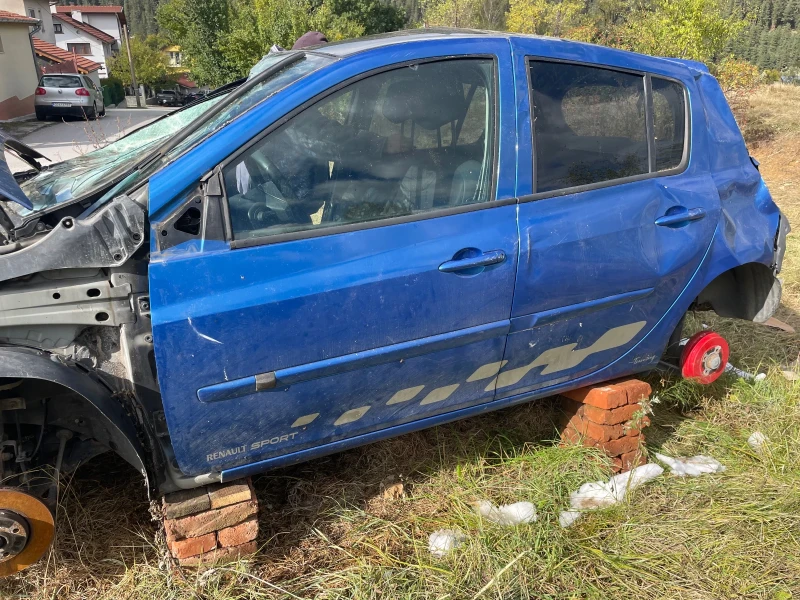 Renault Clio, снимка 4 - Автомобили и джипове - 52410141