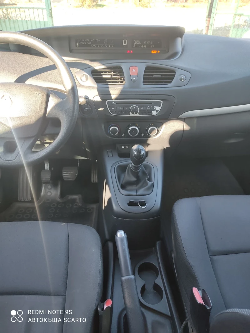 Renault Scenic 1.6/110кс, климатик, 2011г., снимка 8 - Автомобили и джипове - 48024590