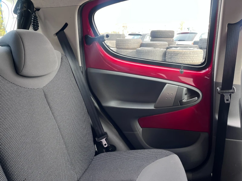 Peugeot 107 Aвтоматик + Климатик, снимка 10 - Автомобили и джипове - 52486285