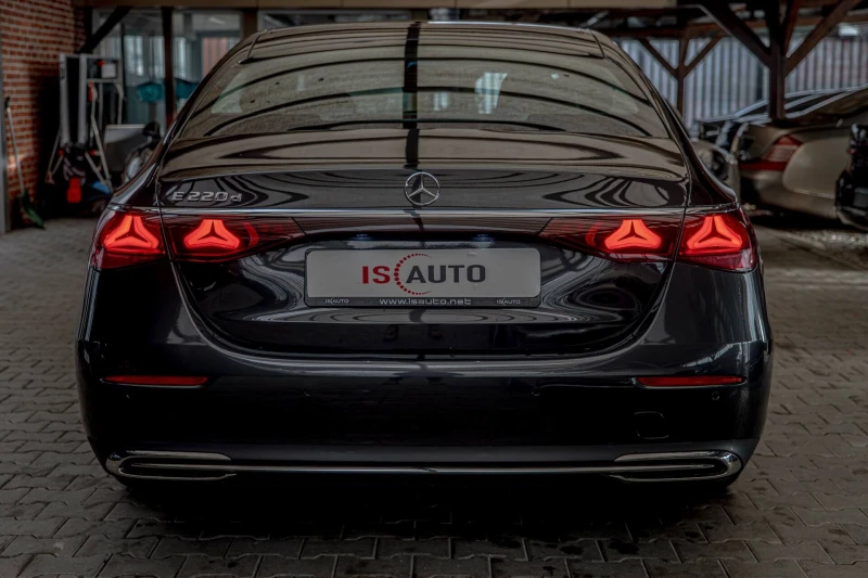 Mercedes-Benz E 220 d/Avantgarde/Virtual/Панорама/MBUX/Pre-Safe/Therma, снимка 4 - Автомобили и джипове - 53272898