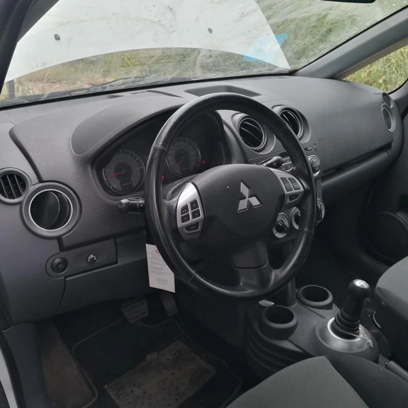 Mitsubishi Colt 1.3i  - изображение 8