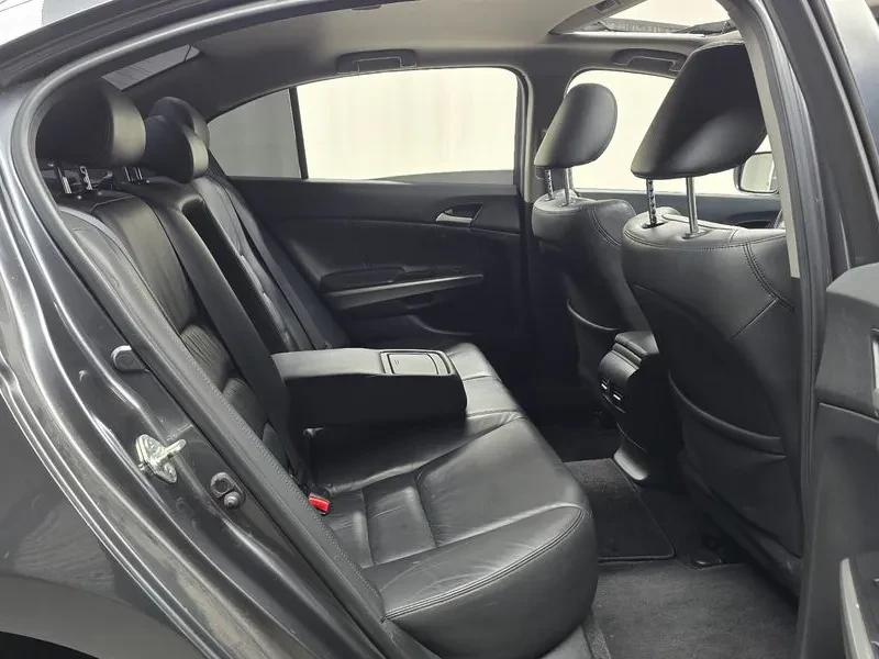 Honda Accord 3.5 8Th Generation, снимка 12 - Автомобили и джипове - 55948570