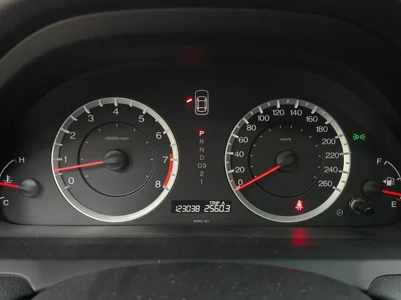 Honda Accord 3.5 8Th Generation, снимка 8 - Автомобили и джипове - 55948570