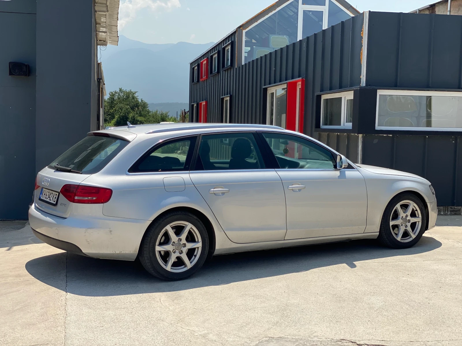 Audi A4 2.0TDI LED NAVI РЕГИСТРИРАН - изображение 5